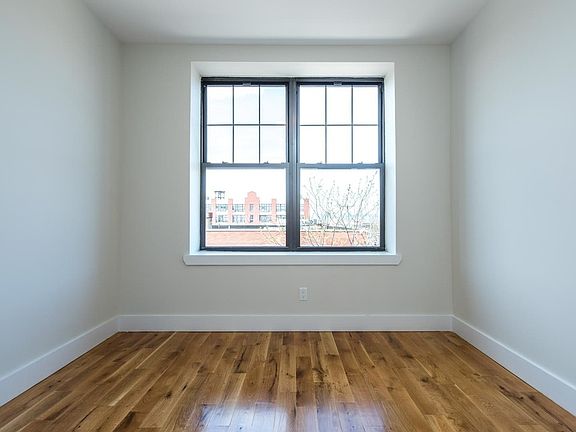 5th image of 344 Starr St #4