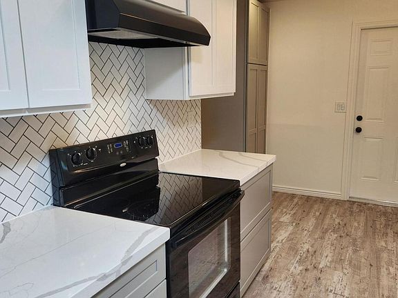 3rd image of 10830 W CANTERBURY Drive