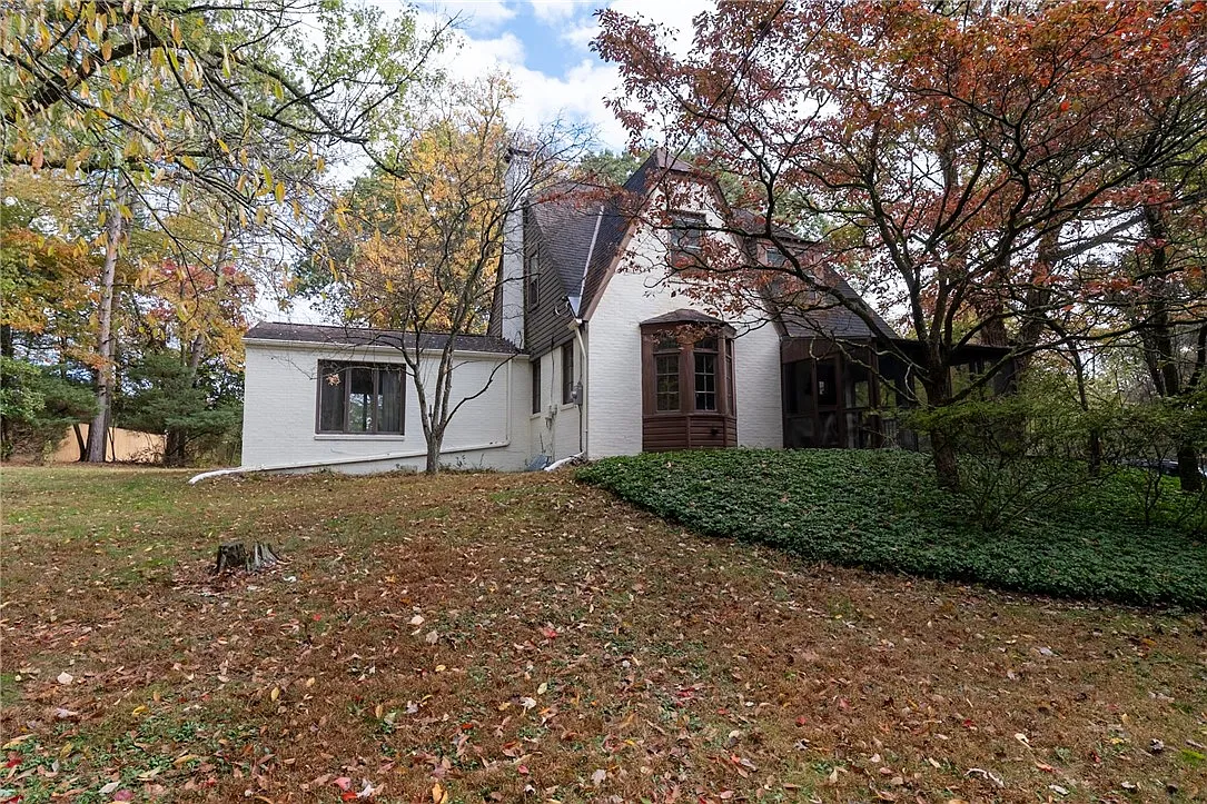 2294 Clearvue Rd photo 1