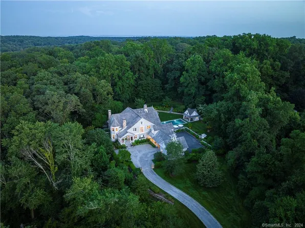 14 Adams Lane, New Canaan, CT 06840