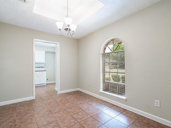 5th image of 302 Coppersmith Dr