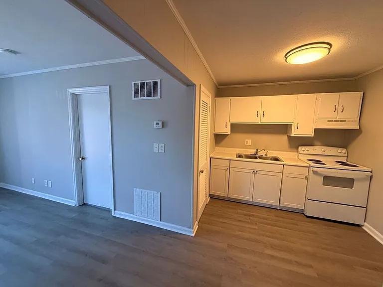 1708 Jennifer Road — Photo 33