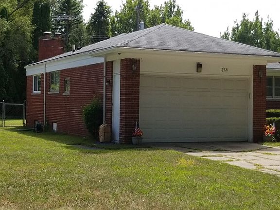 3rd image of 19221 Dorset St