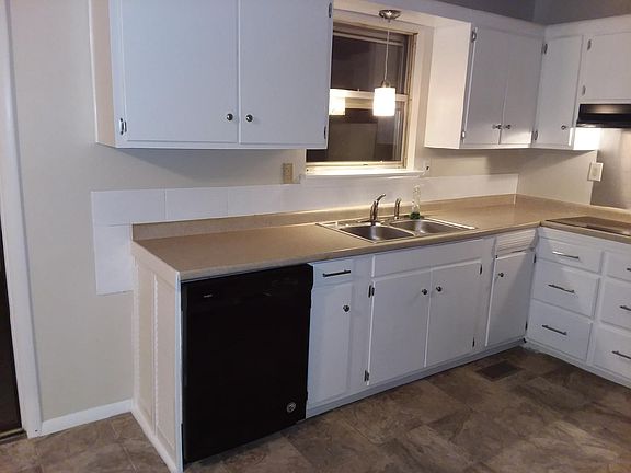 2nd image of 5031 Station Cir