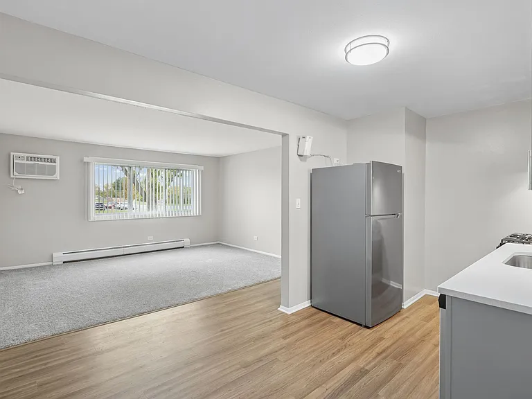 Hoffman Hills Apartments — Photo 13