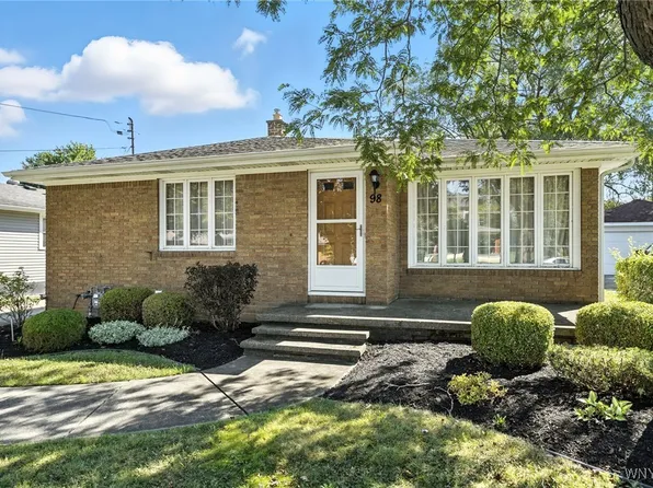 98 6th Ave, Lancaster, NY 14086