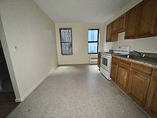 4th image of 1310 Sheridan Ave #3L