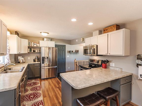 5th image of 2204 E Bremer Ave
