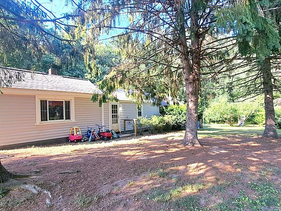 5th image of 11285 Pine Hill Rd