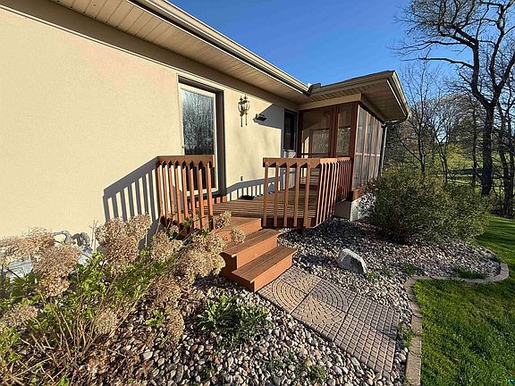 3rd image of 502 Spring Creek Cir