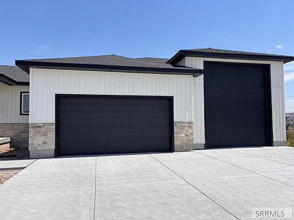 2nd image of 32 N Currant Ln