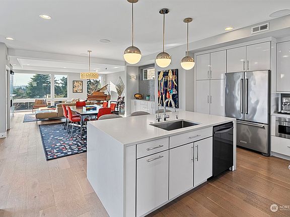 2nd image of 8706 112th Avenue NE
