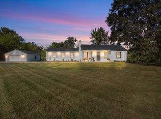 1318 W Fiesta Ln, Mequon, WI 53092