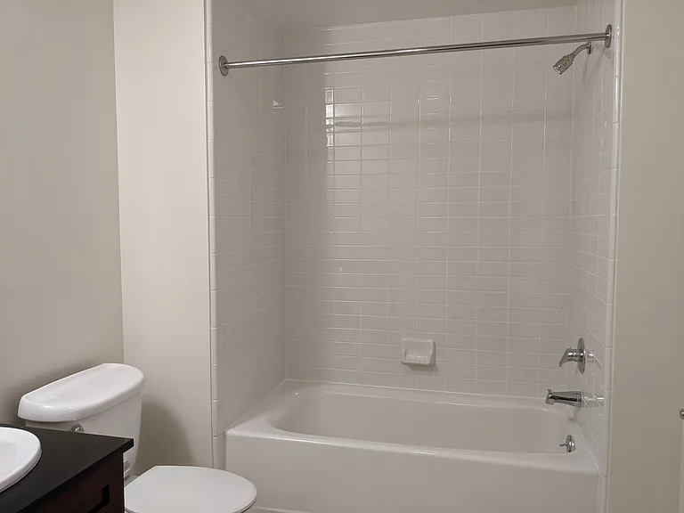 260 King St #1401 — Photo 10
