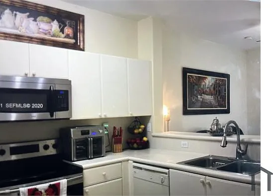 1661 SE 29th Ct #101 — Photo 5