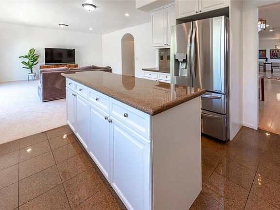 4th image of 2935 W Carson St #B