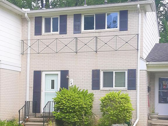 2nd image of 142 S Christine Cir