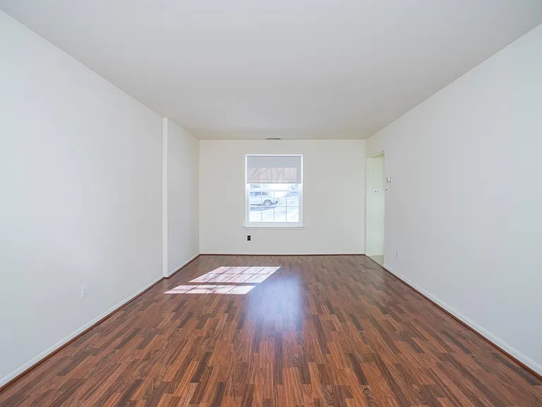 Colonial Village Townhomes — Photo 12
