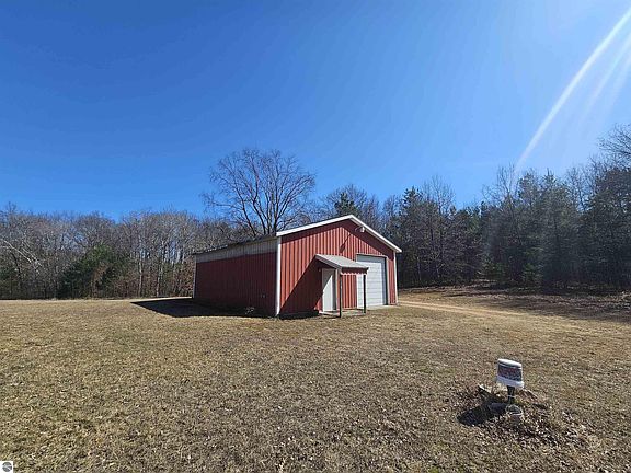 4th image of 2035 W Ludington Dr