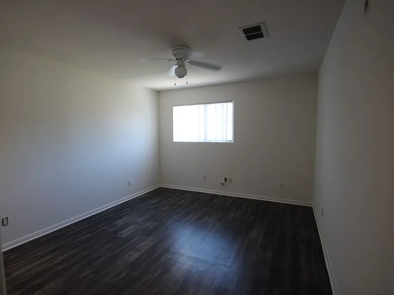 5860-5864 Mildred St — Photo 10