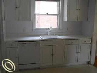 4th image of 20871 Beaufait St
