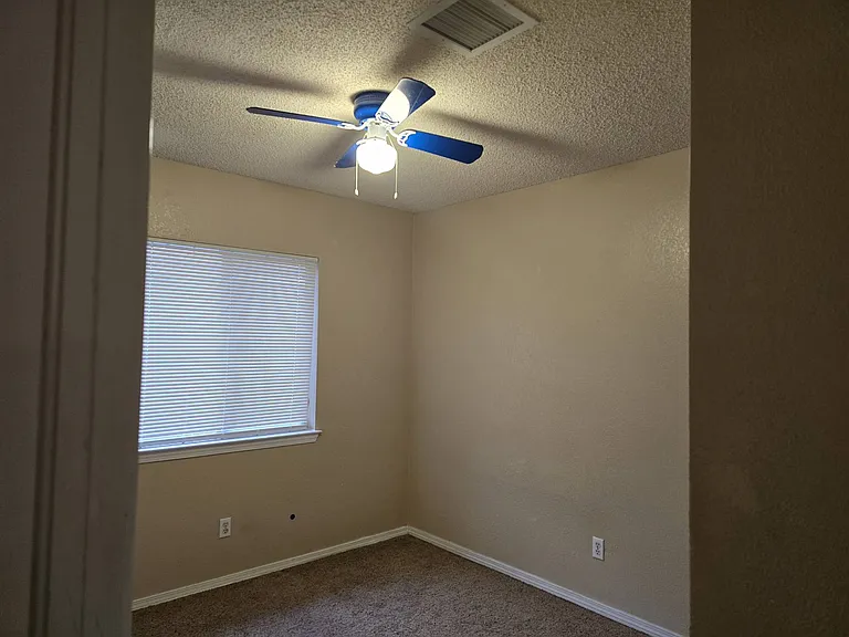 12105 Castle View Way — Photo 9