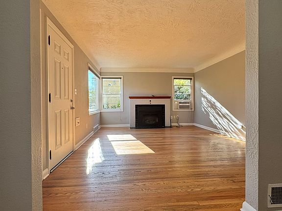 4th image of 5401 SE Tolman St