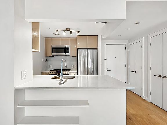 5th image of 171 W 131st St APT 405