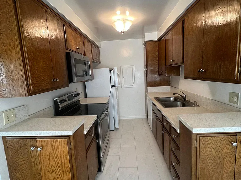 1275 Barry Ave #3 — Photo 5