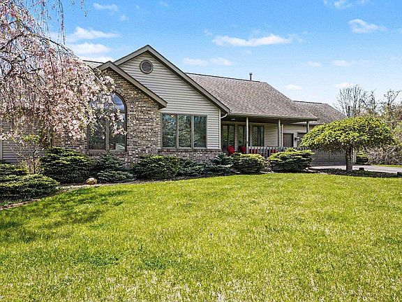 4th image of 155 Anna Dr