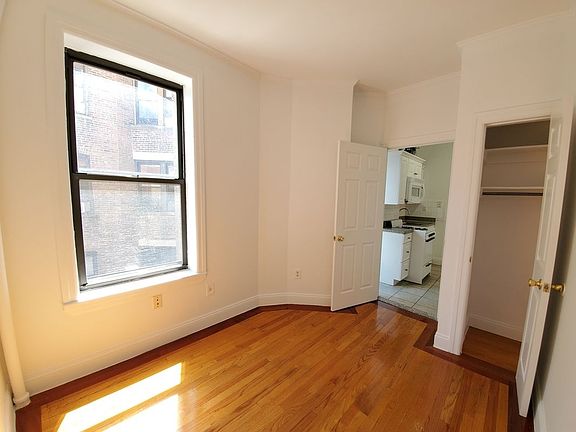 2nd image of 330 W 15th St APT 4B