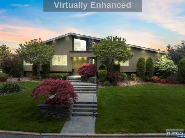22 Berkshire Place, Englewood Cliffs, NJ 07632