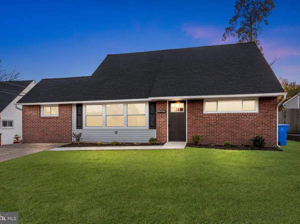9 Vulcan Rd, Levittown, PA 19057