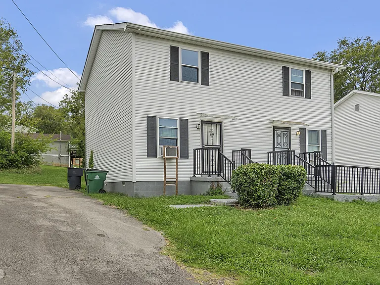 3226 Lincoln Ave — Photo 2