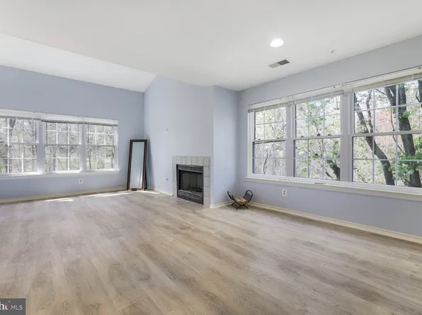 18520 Boysenberry Dr APT 232, Gaithersburg, MD 20879