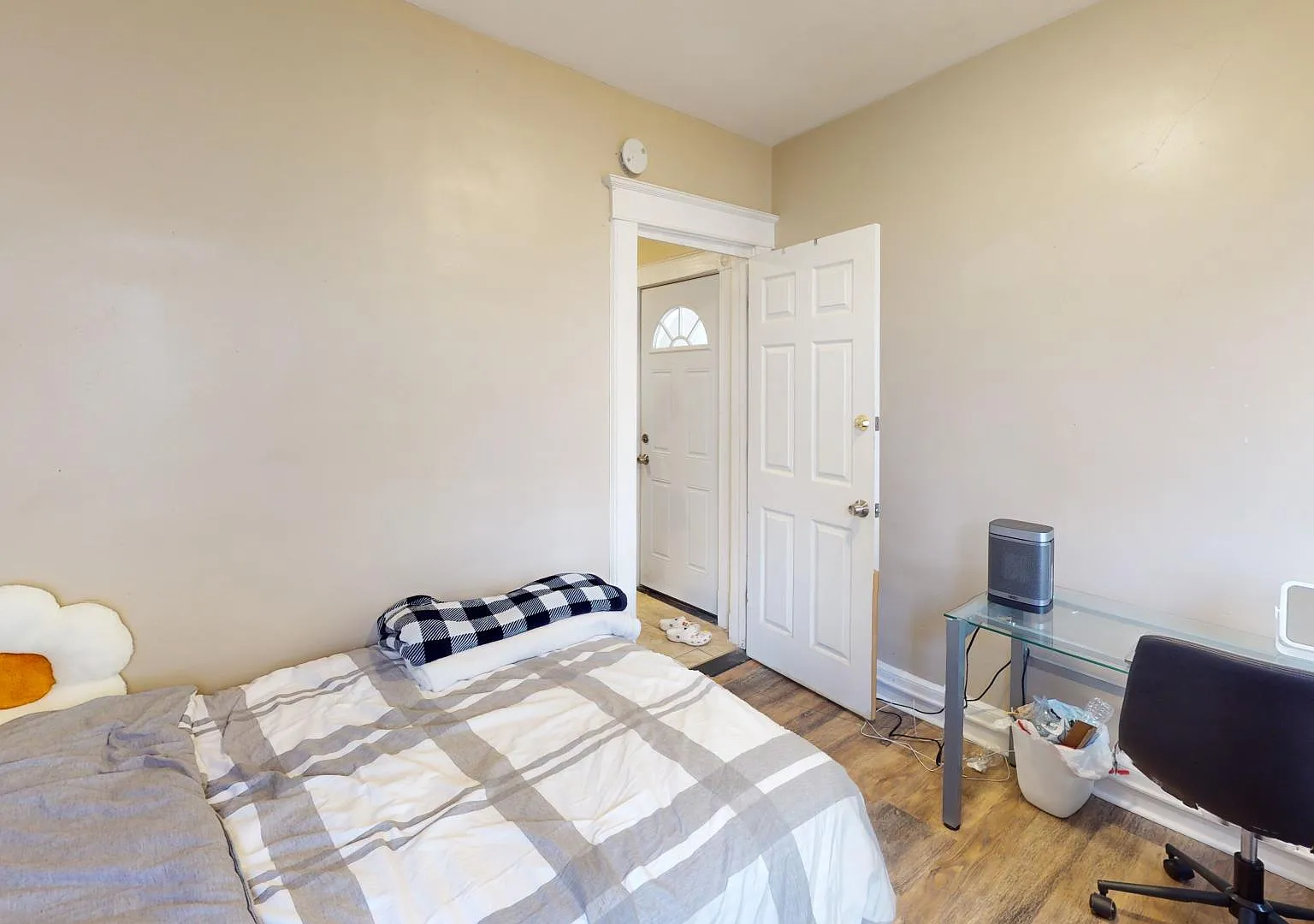 3 bed, $1,800 — Photo 3