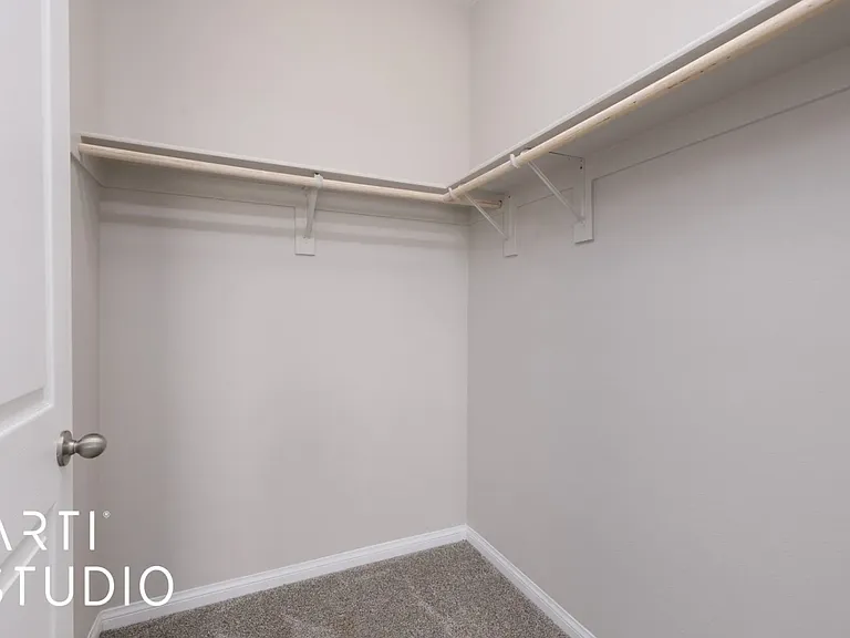 122 Parliament Point — Photo 15