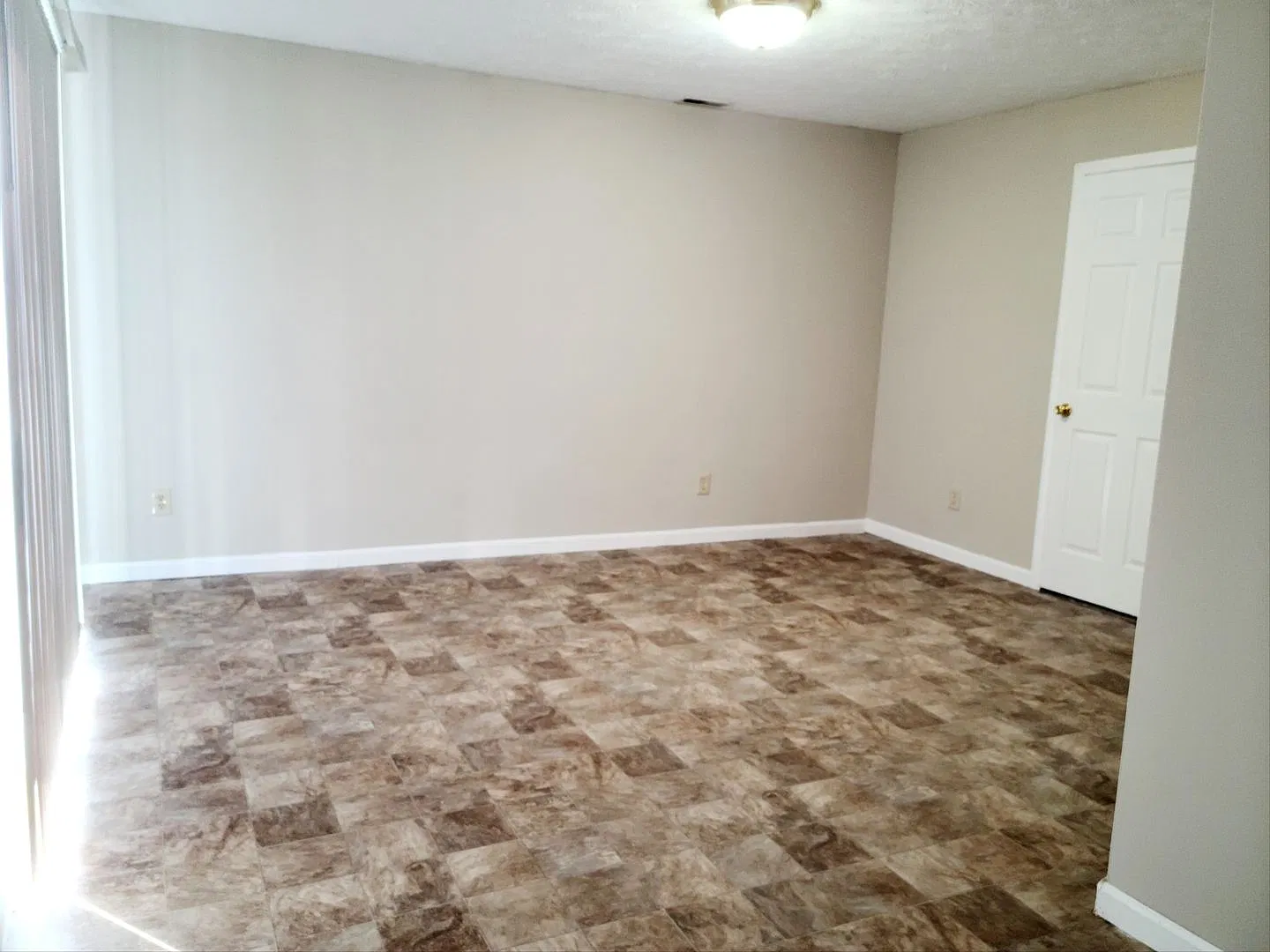 Spacious 4-Bed 2.5-Bath Home with 2-Car Garage! — Photo 4
