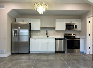 940 M St SW #B, Cedar Rapids, IA 52404