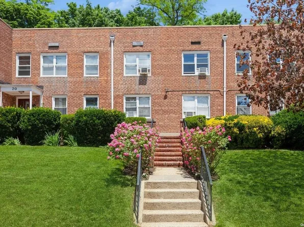 20 Edwards Street #1A, Roslyn Heights, NY 11577