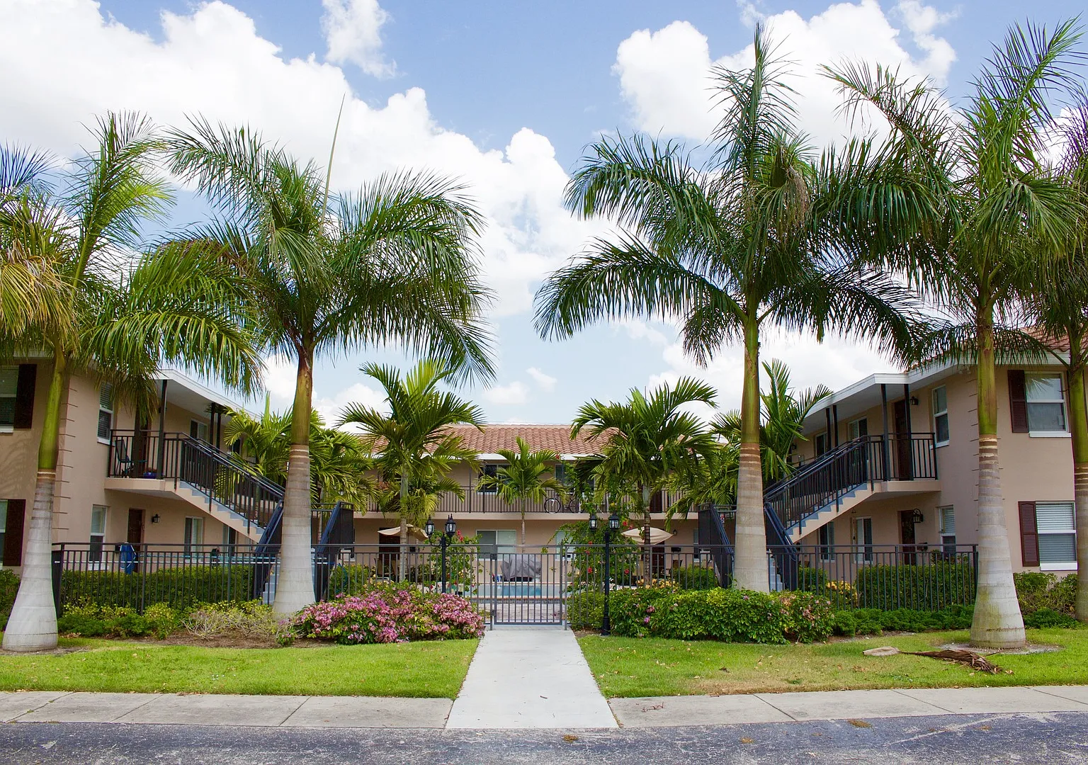** Pet Friendly ** - Moorings - Close To Beach - Water Included**Annual Rental** — Photo 2