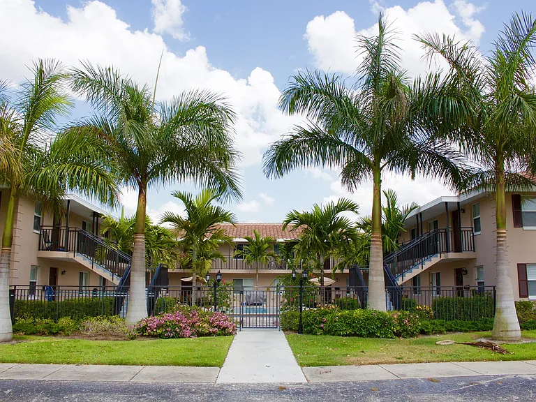 2102 Alamanda Dr #Penthouse B — Photo 2
