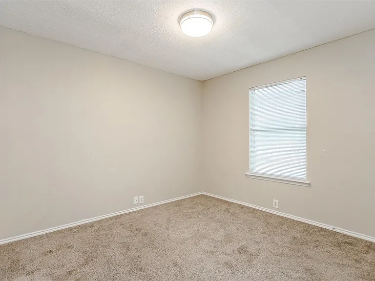 1308 Dundee Dr — Photo 29