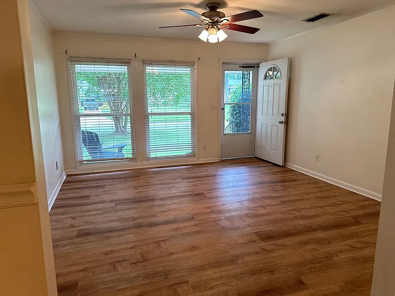 4624 Fairview Dr — Photo 4