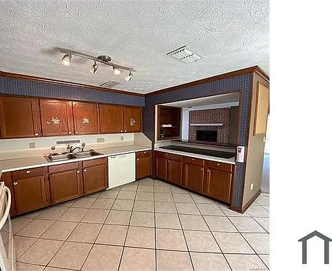 1524 Westminster Dr — Photo 5