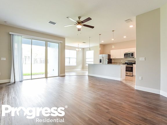 4th image of 27 Eleven Oaks Cir