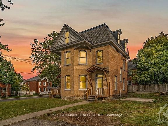 4th image of 42 Church St W
