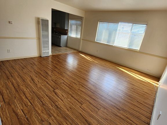 3rd image of 1618 Lomita Blvd #4