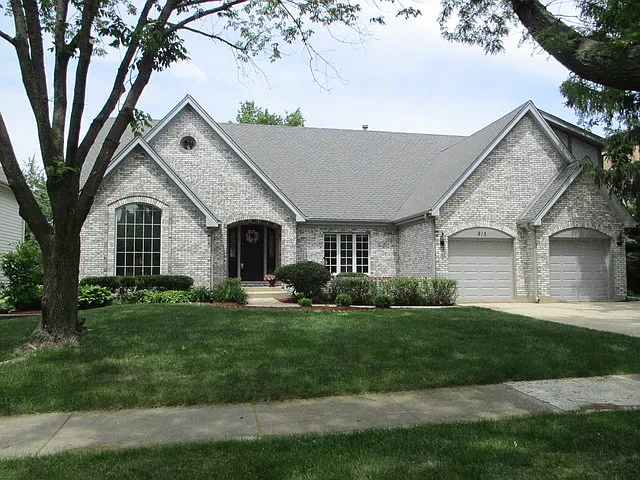 915 Dakota Cir photo 1