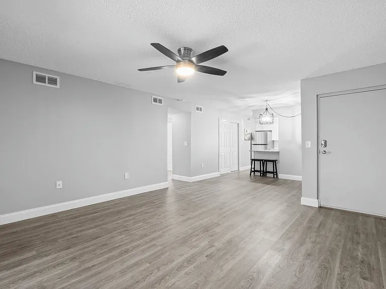 2601 Pine Lake Ter #B — Photo 6